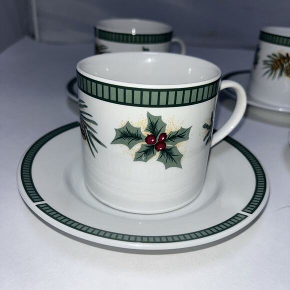 SET OF 4 Fairfield Fine China WINTERGREEN Cups and Saucers. Christmas Holiday - Picture 2 of 11